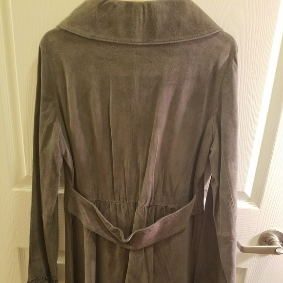 Lady's coat - Picture 4 of 4